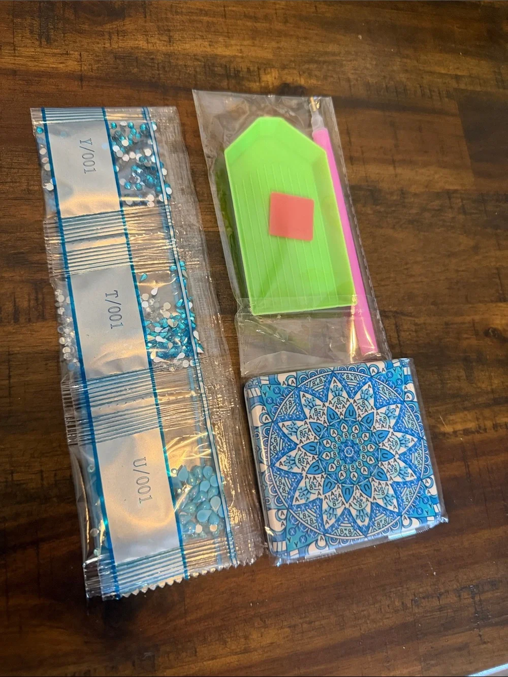 Diamond Art Painting Kit - Double sided compact with Magnifying Mirror.